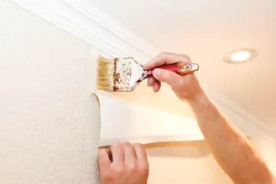 Pose de papier peint à Combourtillé — revêtements muraux et toiles de verre